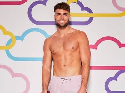 Tom Clare ( Love Island) Bio Age, Height, Family, Net Worth