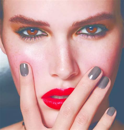 Коды Шанель: новая коллекция макияжа Chanel | Vogue UA