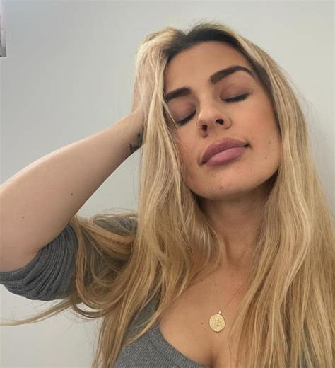Lucy Banks (@imlucybanks) • Instagram photos and videos
