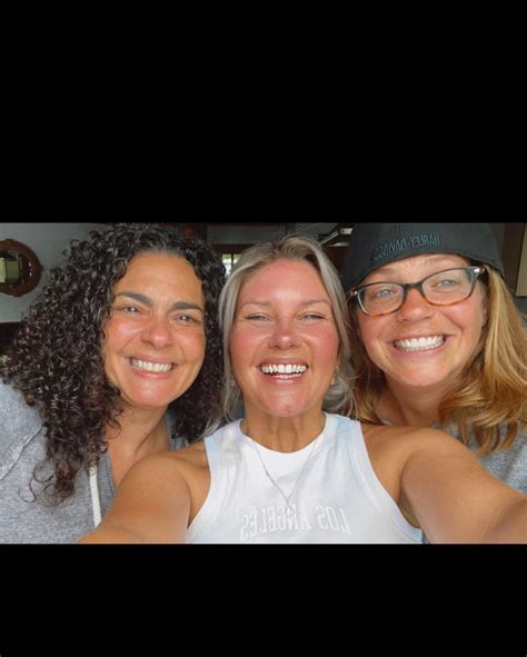 Claudia Chiavaroli | No service, No shoes, No worries. Weekends like