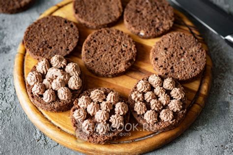 Шоколадное бисквитное пирожное с шоколадным кремом — рецепт с фото пошагово