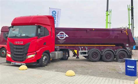В Києві показали новітній тягач IVECO — Спецтехніка в Україні