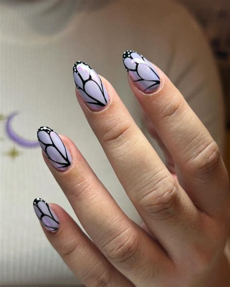 31 Simple Cute Butterfly Nails - Sparkling Boy Ideas