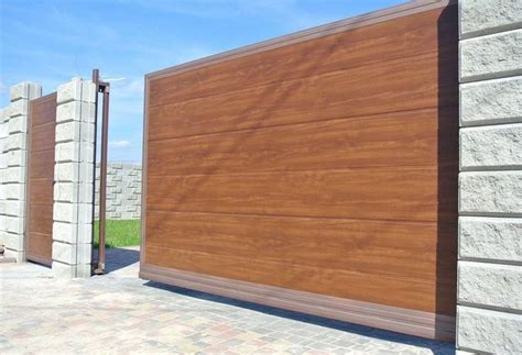 Откатные ворота из сендвич-панели. | Door gate design, House gate ...