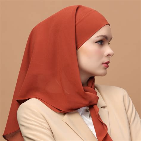 Shade Hijab Segitiga Terracotta – Shade Signature