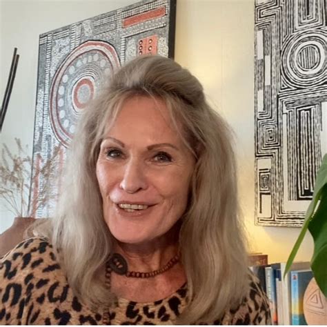 leslie hawkins net worth