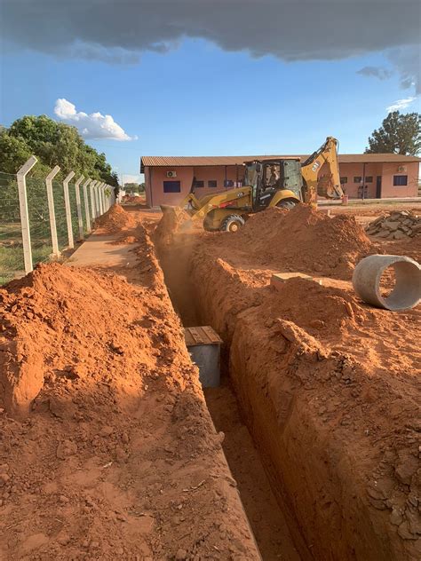 Construção de rede de esgoto - Barros Construções