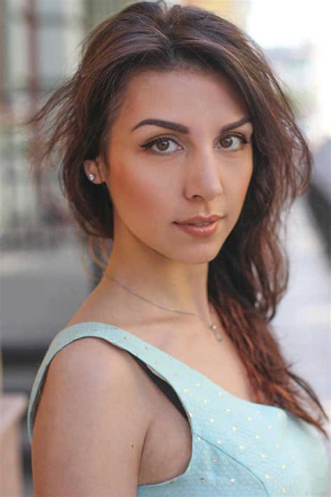 Anna Korol - Insearch.pk