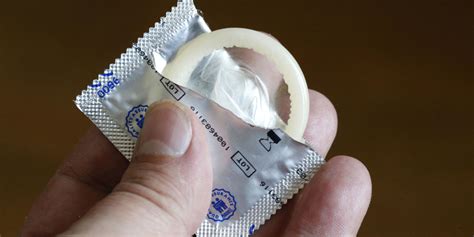 Condoms (male and female): how to use them and birth control