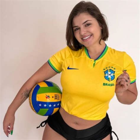 বিশ্বকাপের সময় গোপনাঙ্গে ব্রাজিল তারকাকে রেখেছিলেন এই মডেল, ভাইরাল ছবি