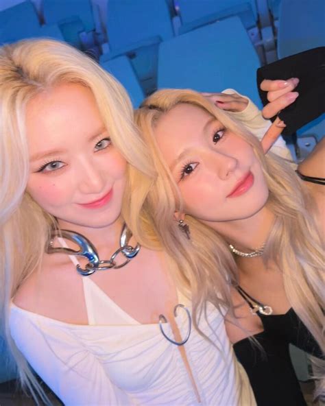 230106 (G)I-DLE Miyeon Instagram Update with Shuhua | kpopping