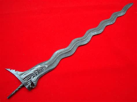 aji keris nusantara pamor triman bisa berdiri