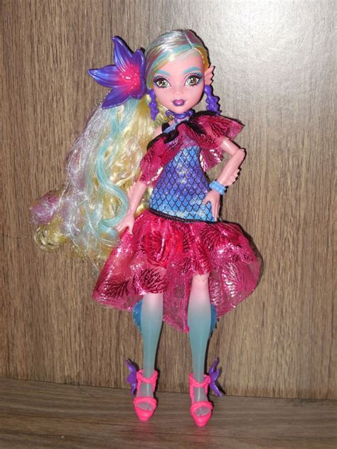 Veni Vidi Dolli: REVIEW: Monster High Monster Ball Lagoona