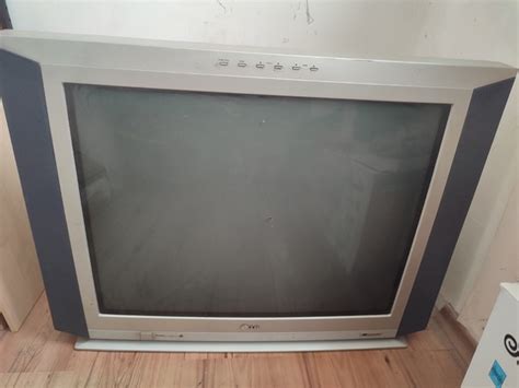 продам телевизор. долго не включали. 200 руб район Камыши., звоните +7 ...