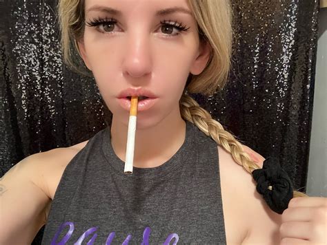 Bumming it but I never bum smokes ! : r/smokingfetish