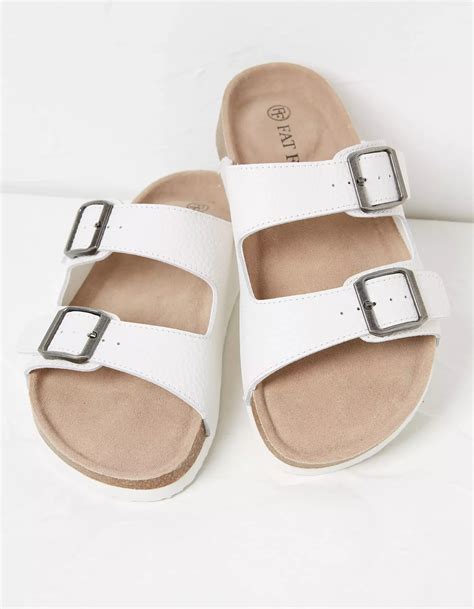 Family Holiday Packing Guide: Essential Items for a Stylish Getaway