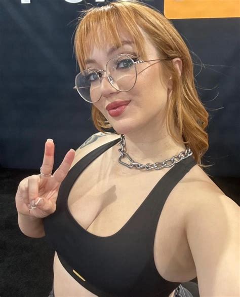 Magnolia escort from Durres - EscortHub