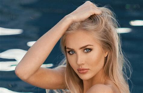 Sarah Sinclair biography, 25 Photos, Age, Height, Real Name, Instagram