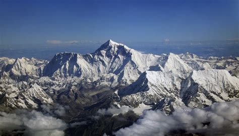 nepal himalayas mount everest hd wallpapers desktop  mobile
