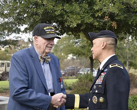 General pays heartfelt tribute to veterans > U.S. Army Central
