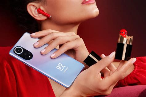 Новости — Huawei показала стильные смарт-часы GT 3 и наушники с кейсом ...
