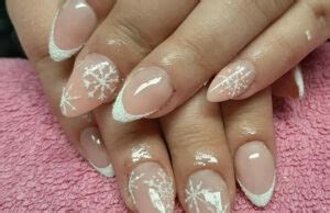 30+ French Manicure Nail Design Ideas - Dezayno