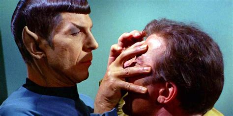 Star Trek: The Vulcan Mind Meld Was Almost Hypnosis | CBR
