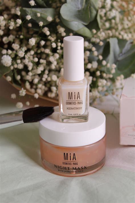 Une fille pas Parisienne: Le pouvoir des fleurs avec les soins Mia