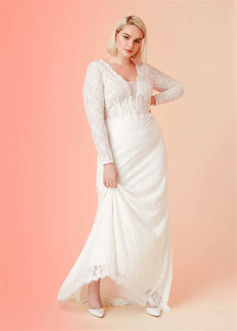 12 Of The Best Plus Size Wedding Gowns You Can Buy Right Now