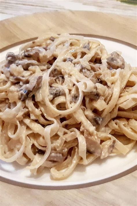 Отличное блюдо к ужину: лапша в сливочном соусе с курицей ...