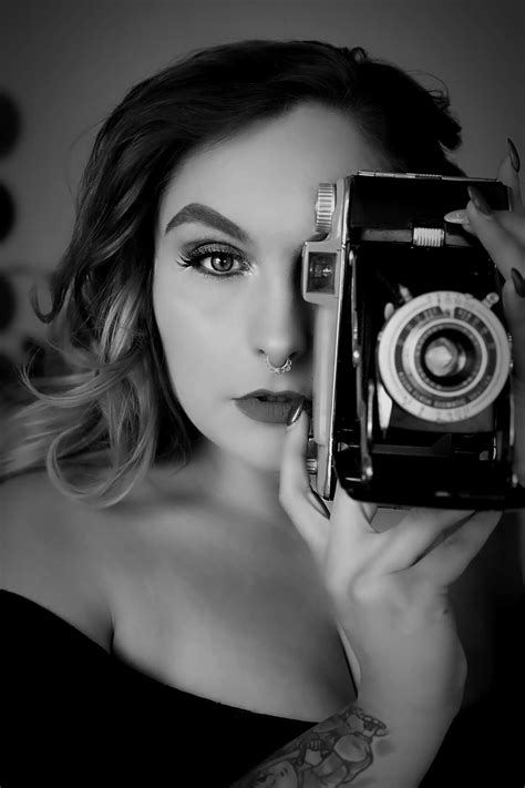 Black and White Photoshoot Ideas & Inspiration (with Photos) - Peerspace