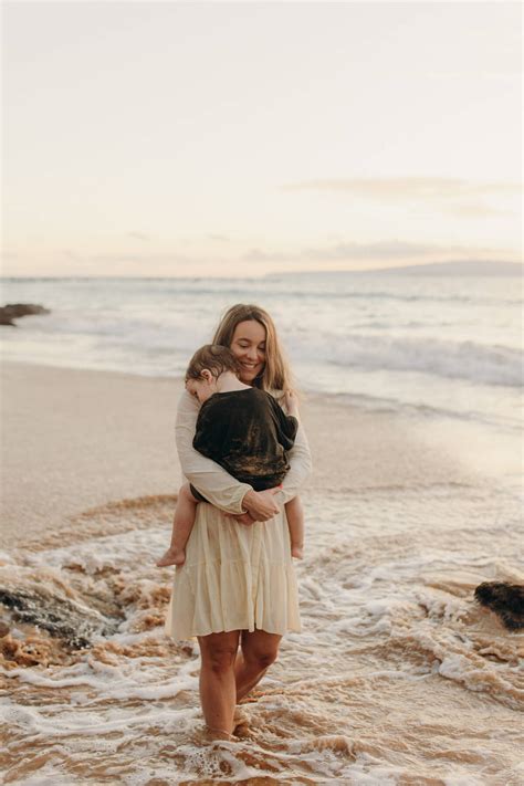 Top 10 Mom and Son Photo Ideas & Poses | Flytographer