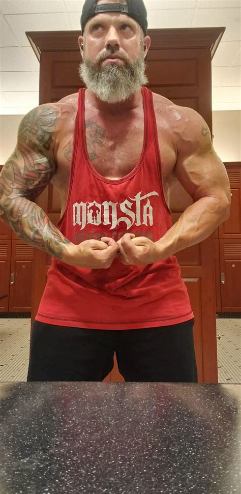 Worship daddy's muscle 😛💪💦 | Scrolller