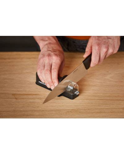 Точило за ножове с японски керамичен камък Fiskars - Essential | Ozone.bg