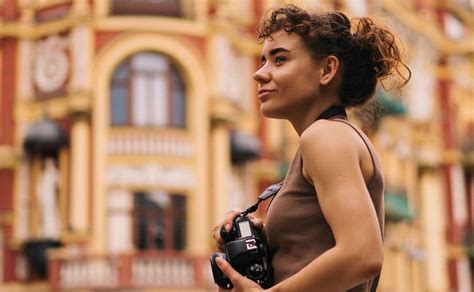 Фотографка зі світовим імʼям зніматиме киян на центральному вокзалі ...
