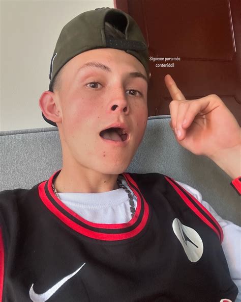 Professional Profile and Career Achievements of Daniel Saravia 1