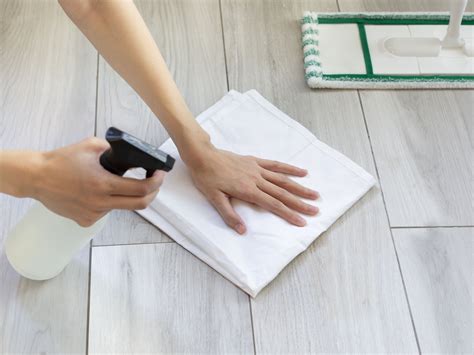 how to remove paint from wood floors 2