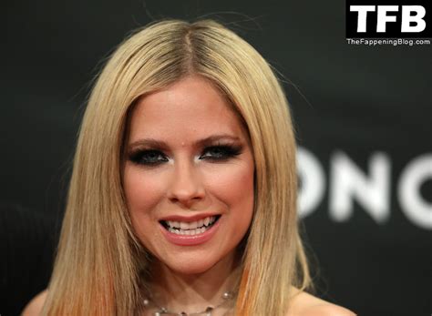 Avril Lavigne / avrillavigne Nude Leaks OnlyFans Photo 1803 | #TheFappening