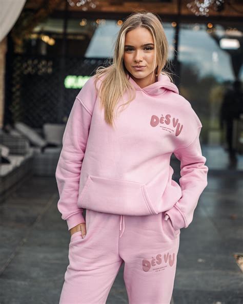 𝓚𝓪𝓬𝓲 𝓙𝓪𝔂 | Who’s excited for the final tonight?!! What’s your