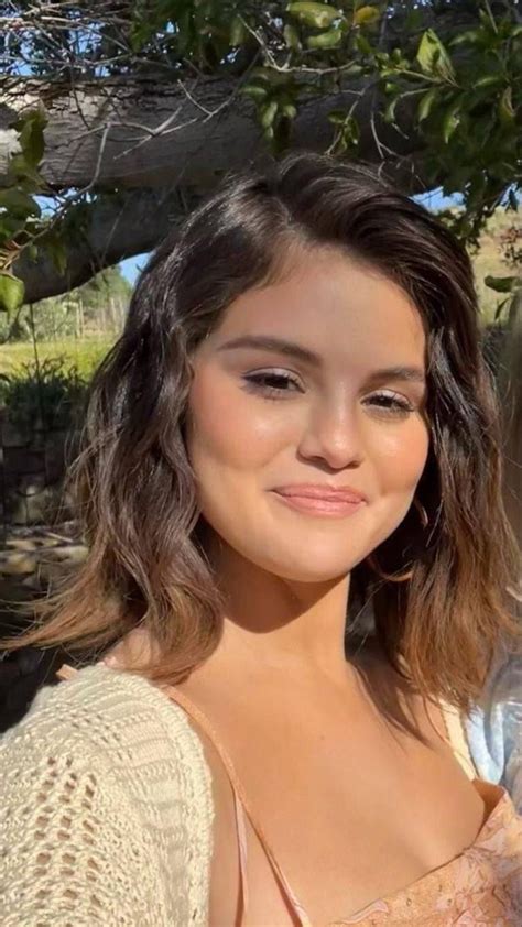 Pin on selena gomez | Selena gomez hair, Selena gomez short hair ...