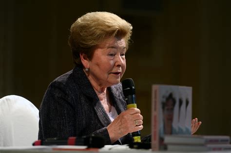 Наина Ельцина предложила считать лихие 90-е "святыми годами становления ...