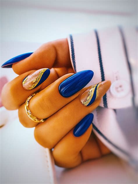 23 Classy Winter Nail Ideas (2026) - DrExplains