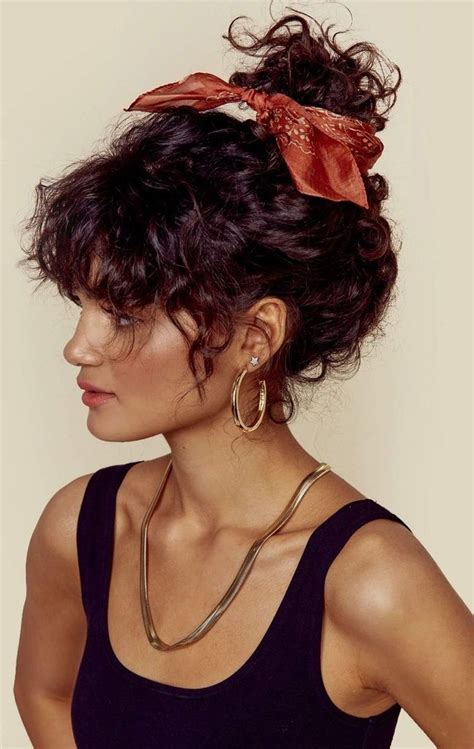 Penteado Anos 60 Cabelo Cacheado - Penteados dos anos 60 para cabelos cacheados: ideias incríveis e fáceis ...