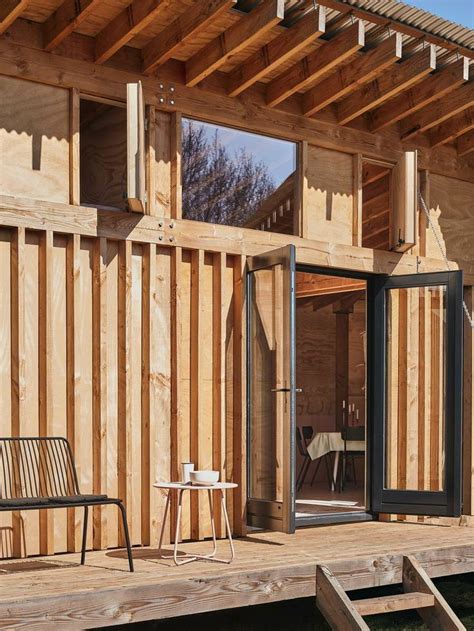 Простой и недорогой деревянный дачный домик | Haus architektur, Coole ...