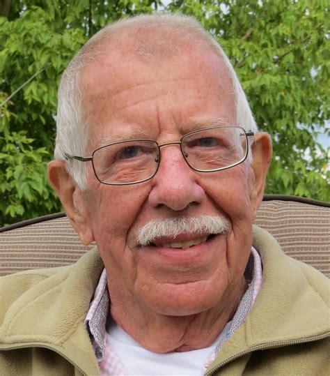 Obituary: Dr. David Knowles cared for Mankato residents and Vikings for