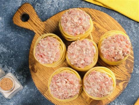 Макаронные гнезда с фаршем на сковороде – 8 вкусных рецептов ...