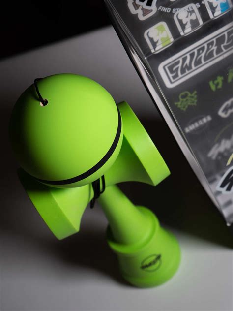 Sweets Kendamas FR - SHOP: SWEETS GLOW GREEN (ANTI-SKID)