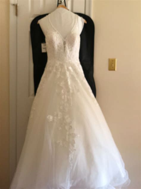 PRONOVIAS WEDDING DRESS .Elegant tulle and delicate l… - Gem