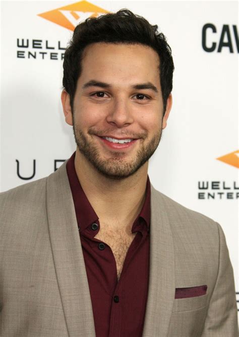 Photo : Skylar Astin - Première du film "Cavemen" au Arclight Theatre à