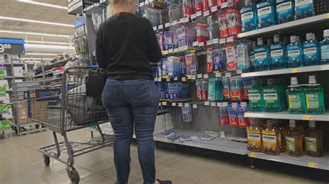 Cute Blonde GILF PAWG VPL - Tight Jeans - Forum